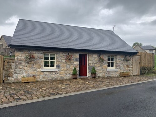 Canal Cottage - Overlooking Lakes, & Mountains