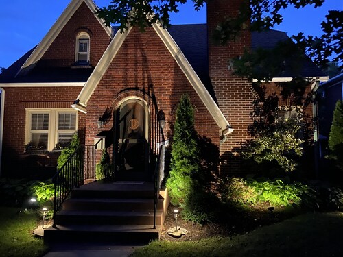 Cozy Convenient Lake Erie Home