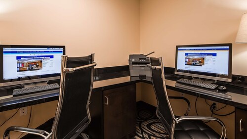 Best Western Plus Airport Inn & Suites