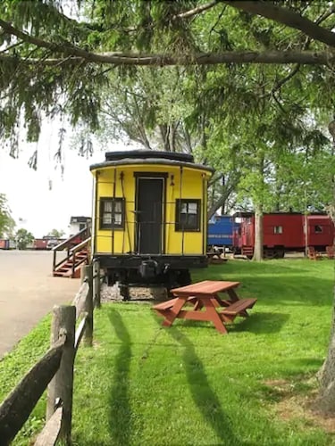 Red Caboose Motel