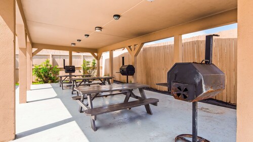 Best Western Plus Carrizo Springs Inn & Suites