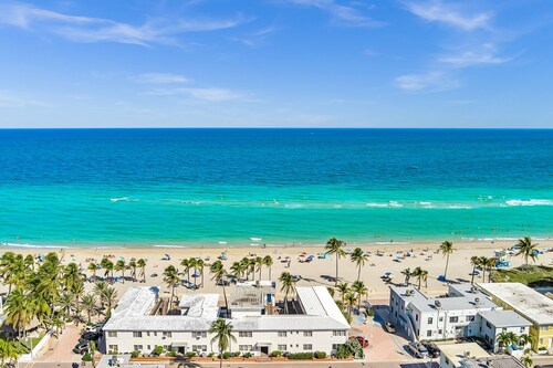 Hollywood Beach Blue Wave