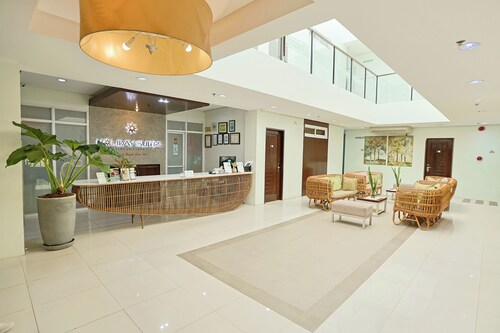 Holiday Suites Business District (Empire Suites Hotel)
