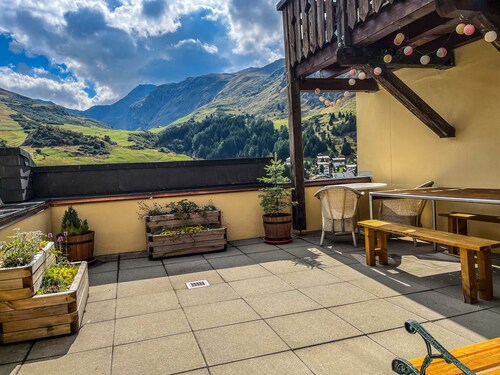 Vacation apartment with panoramic views of the Swiss mountains