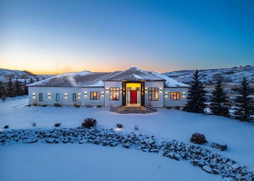 Luxury Mansion • Secluded on 5 Acres • 8BR • Sauna