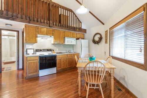 Carters Lake, Lakeside Cabin #10 includes boat slip at the marina