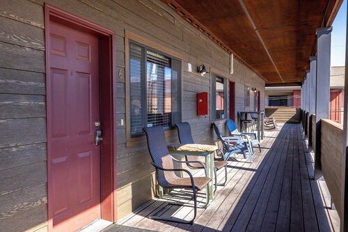 2 bedroom condo in Downtown Whitefish, Close To Glacier Park, Skiing And Golf