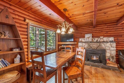 Sequoia Log Cabin in Tahoe City, log home with Hot Tub