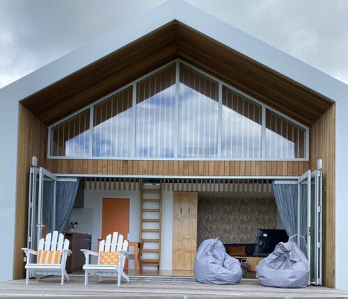 Stylish beach studio, golf course, stunning beach, epic night skies