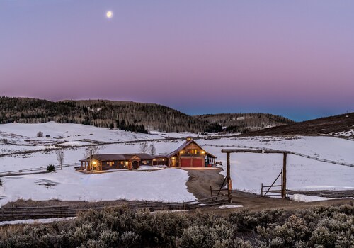 The Woof Ranch Bed & Breakfast by Hahns Peak