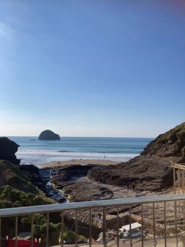 Praxis Trebarwith Strand