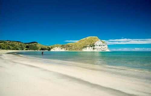 Quiet sun soaked house in Mahia beach