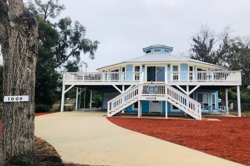 #1 Waterfront Scalloping Fishing Paradise- GameRoom-WIFI- New Steinhatchee Dock!