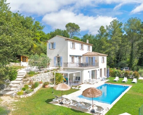 Magnificent Villa with splendide view and heated private pool