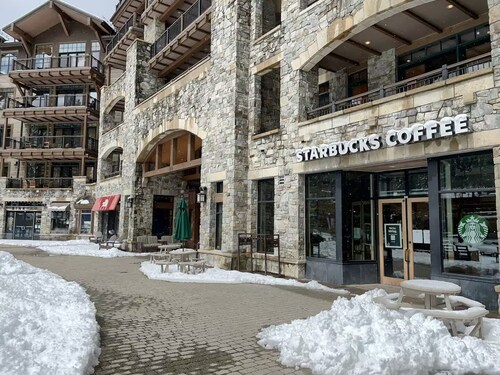 Chic Condo | Walk to Kings Beach, Outdoor Space w/ Lake & Mountain Views, Shops
