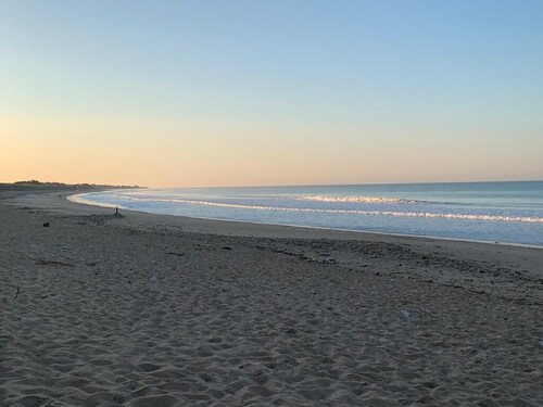 MAISON DE PLAIN PIED AVEC GRAND JARDIN CLOS ET PROCHE PLAGE POUR 6 PERSONNES