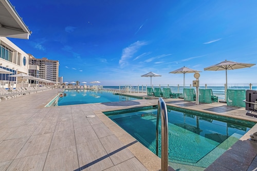 Daytona Grande Oceanfront Resort