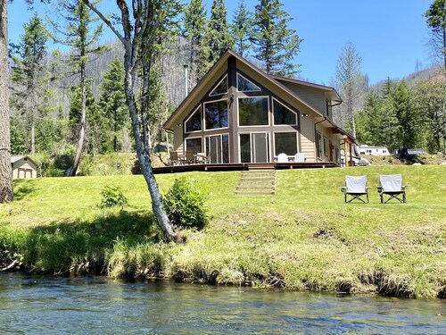 Custom Built Home - Riverfront Home on the McKenzie River