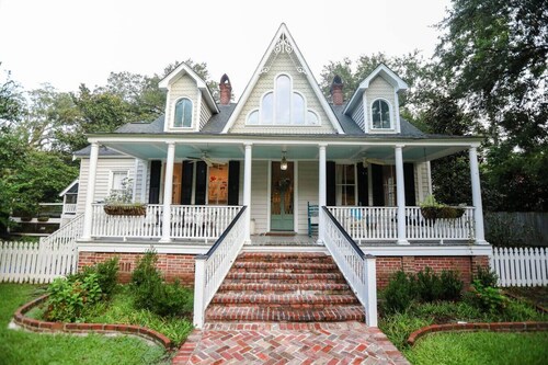 Entire Home l Chick Inn on Main
