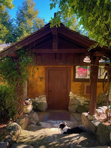 Romantic Cottage Guesthouse Carmel-By-The-Sea -Private Spa, Gardens, on 23 Acres