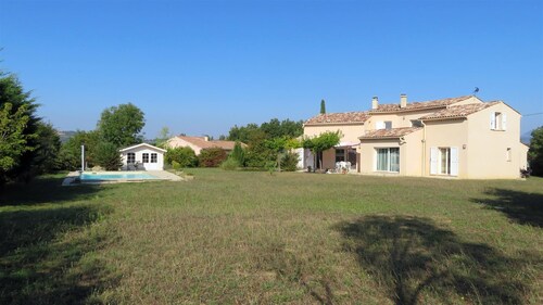 Olivianne, charming french house with swimming pool