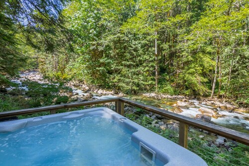 River Runs Through this secluded A-Frame, hot tub