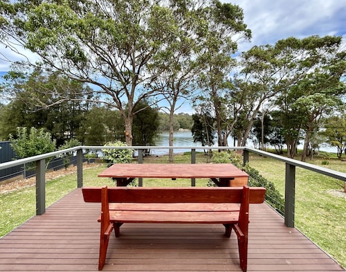 Bellbird Lakeside Cottage