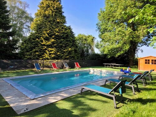Beautiful cottage with heated swimming pool and large unoverlooked garden