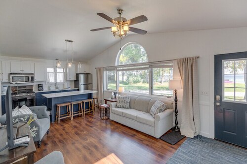 Remodeled, Grill, Outside Seating, Dock, Swimming