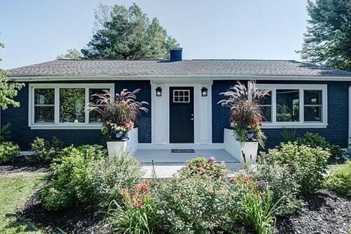 Skaneateles house close to village