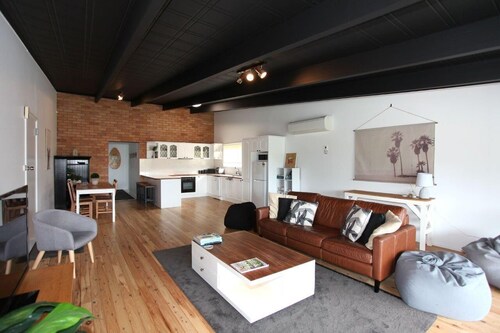 Corban Villas @ Moffat Beach