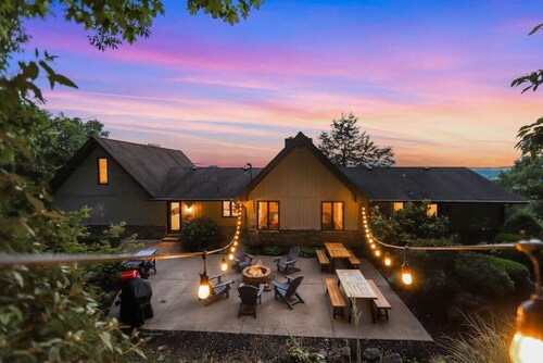 Cabin on the Hill - North Nashville Stunner!
