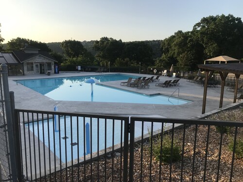 AWESOME 3 BR+ SOFA BED, 3 BA CONDO, SLEEPS 8. IN GATED PT ROYALE. GOLF DISCOUNT