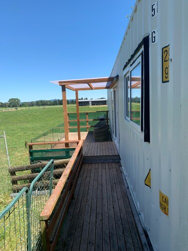 Studio unit self contained, peaceful setting, awesome views