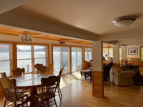 " Willogap" Lakefront house great mountain views close to two major ski area's