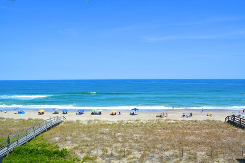 ~Updated~ Top Floor Oceanfront Penthouse - Pool, Large Deck, Stunning Views!!