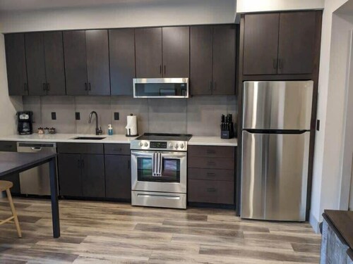 Modern State 210 Just Blocks Away From The Bay!