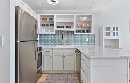 Amazing 2 BR 1 BA Ocean Block Condo with Ocean Views