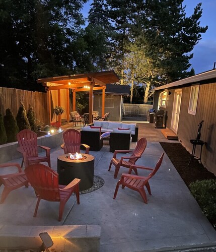 Walk Score: 99, Outdoor Oasis: Outdoor Shower, Fire-Pit, BBQ, Swing, Fast Wifi.