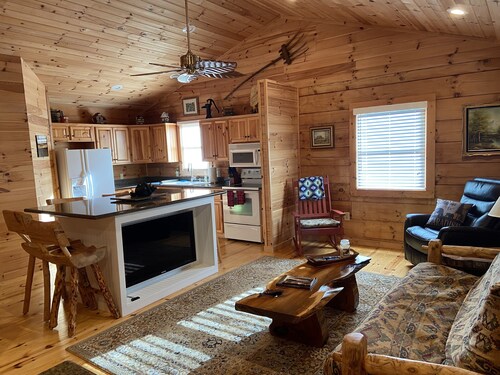 SUMMER SPECIAL — Book 5 nights 6+7th FREE — LOG CABIN with Privacy+ Firepit