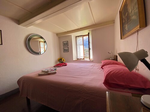 Appartement "La Casa di Sissy" avec vue sur le jardin et les montagnes, Wi-Fi, Jardin et Terrasse