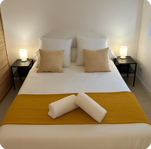 Maison jardin piscine parking - Les lauriers