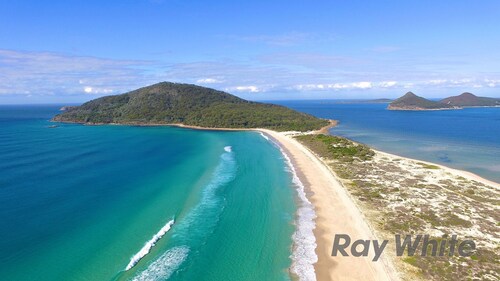 Prelude Penthouse – stroll to the beach