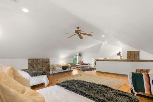 Luxury Home with Hot tub, Fire Pit & Hill Country Views