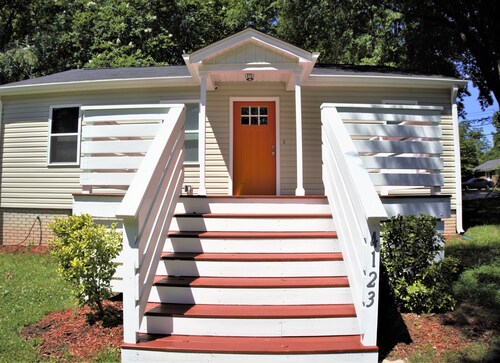 *NEWLY BUILT* 4 BR (7 beds) Retreat by Noda, Uptown, Plaza Midwood, Conv Center