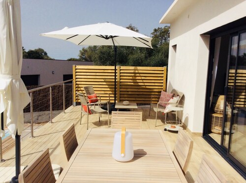 Très belle villa contemporaine neuve avec piscine privée