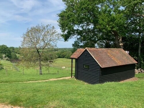 Stunning Estate Sleeps 22 Private Parking & Garden