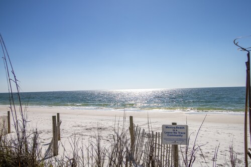 Fall & Winter Getaway - Perfect Ocean Sunset Views with Pool & Sauna & Breakfast