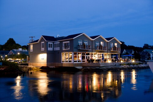 The Boathouse Waterfront Hotel & Marina