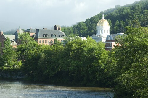 Capitol Plaza Hotel Montpelier Tapestry Collection by Hilton